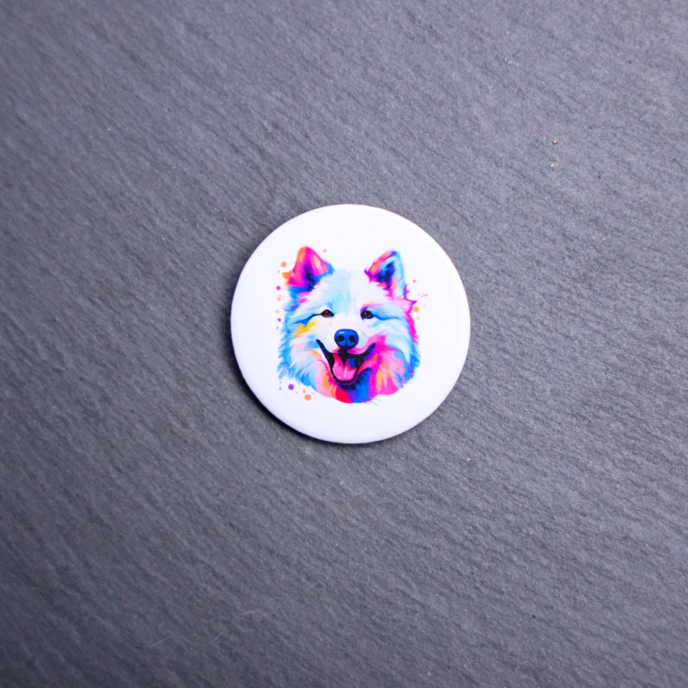 Samoyed Watercolor Button. These buttons are made with photo paper, metal round, and metal backing. These buttons are vibrant and fun to use on bags or vests.