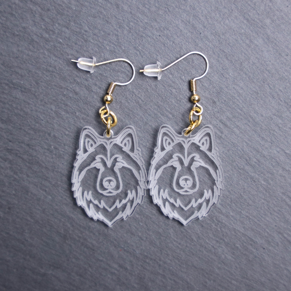 Alaskan Malamute Earrings. These earrings are made with engraved acrylic. Comes with gold hooks that is nickel free. Adorable dangle earrings for dog lovers.
