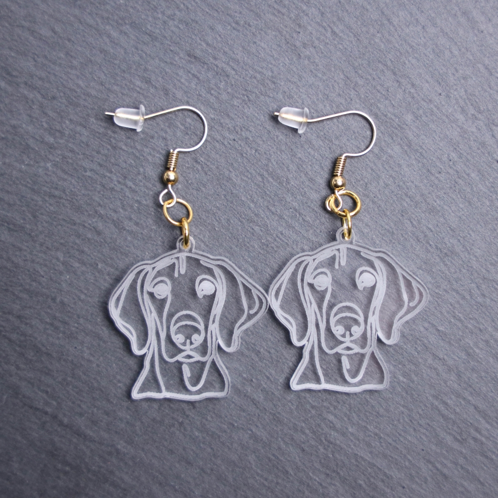 Hanoverian Scenthound Earrings. These earrings are made with engraved acrylic. Comes with gold hooks that is nickel free. Adorable dangle earrings for dog lovers.